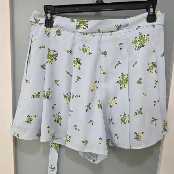 Sunday Best Women’s Blue Floral Pleated Tie Waist Shorts – Size 8 – Lightweight - Picture 8 of 8